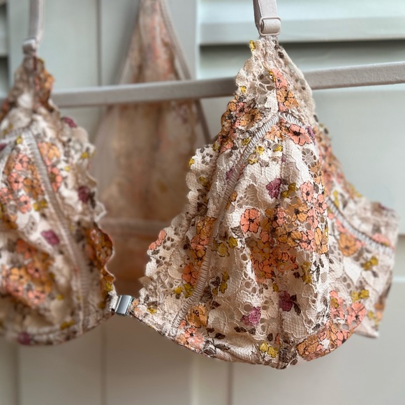 Victoria’s Secret Floral Bra - Picture 2 of 7